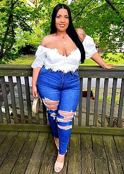 Alicia Rose image 1 of 4